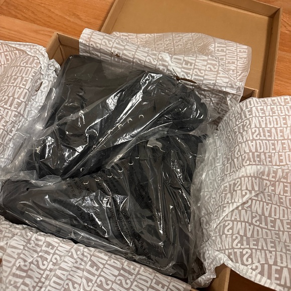 Steve Madden Hyper Boots - Picture 1 of 5